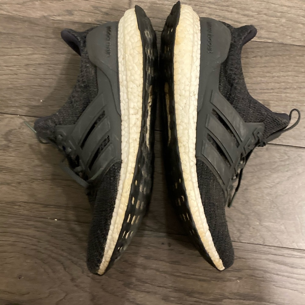 Black and White Ultraboosts, with army green aglets.